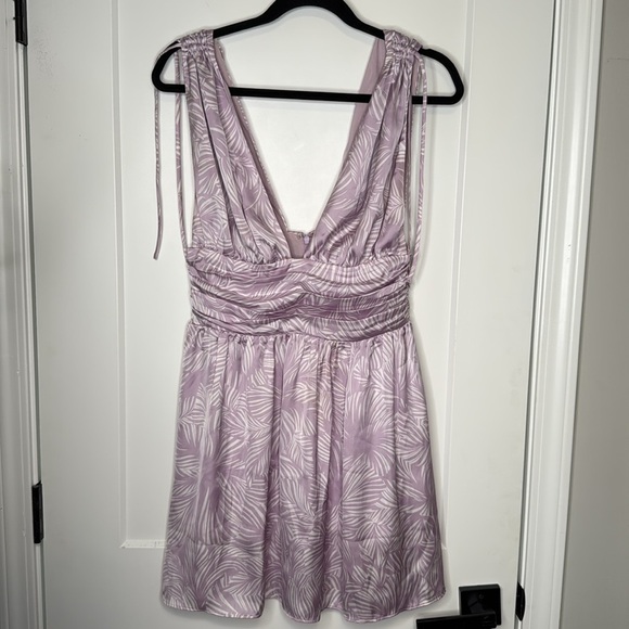 Lovers & Friends Venice Mini‎ Dress in Lilac Floral Palm - Small - Picture 5 of 9